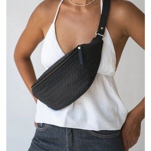 Mandrn Woven Atlas Fanny Pack/Cross Body Bag in Black